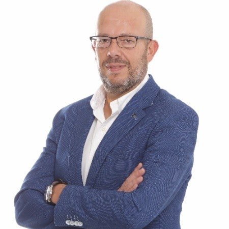 Portrait of Eugenio Ramírez, founder and managing director of Xpecializa